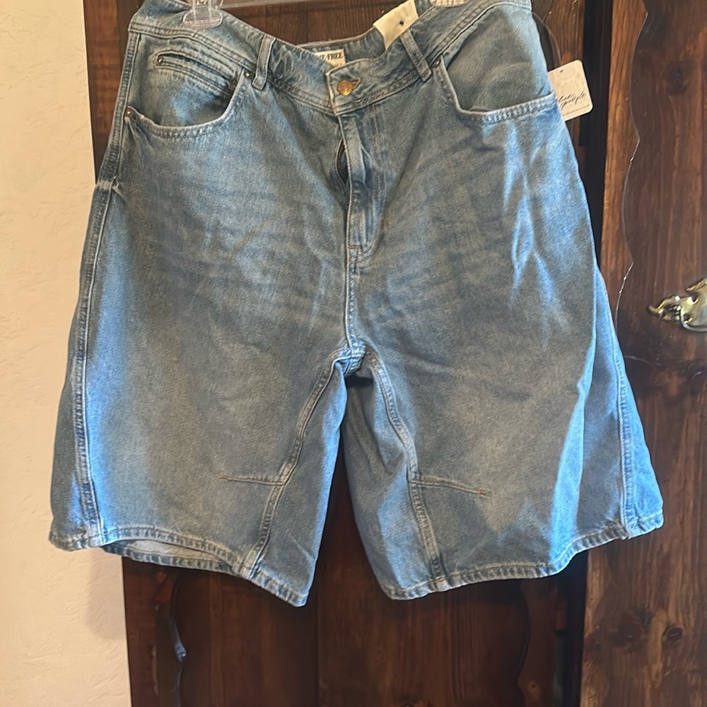We the free shorts